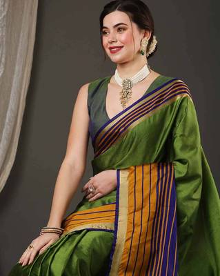 Green border silk blend saree with contrast  blouse 4