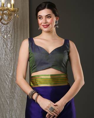 Blue border silk blend saree with contrast  blouse 5