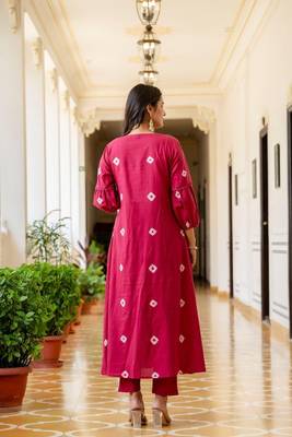 Stylish women haati embroidery anarkali kurta pant & dupatta set 2