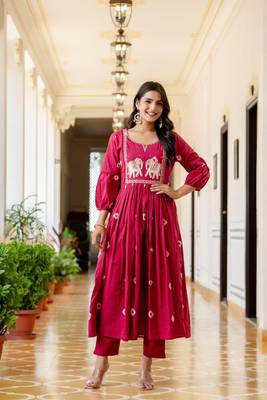 Stylish women haati embroidery anarkali kurta pant & dupatta set 4