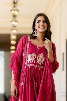 Stylish women haati embroidery anarkali kurta pant & dupatta set 5