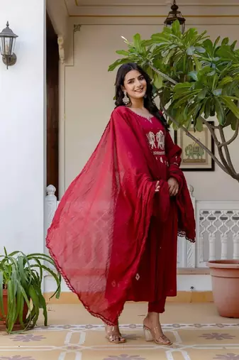 Stylish women haati embroidery anarkali kurta pant & dupatta set