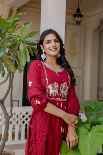 Stylish women haati embroidery anarkali kurta pant & dupatta set