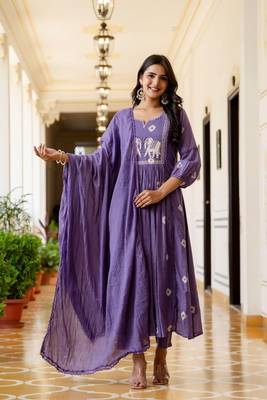 Stylish women haati embroidery anarkali kurta pant & dupatta set 1