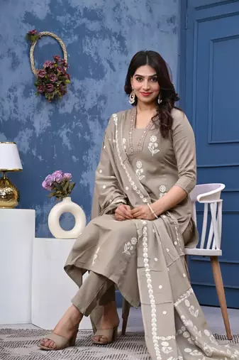 Stylish women cotton dorry embroidery long kurta pant & dupatta set