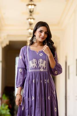 Stylish women haati embroidery anarkali kurta pant & dupatta set 5