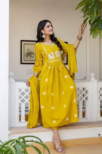 Stylish women haati embroidery anarkali kurta pant & dupatta set
