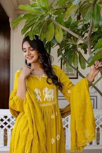 Stylish women haati embroidery anarkali kurta pant & dupatta set