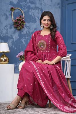 Stylish women mor embroidery anarkali kurta pant & dupatta set 4