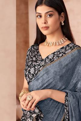 Grey printed crepe silk saree with unstitched blouse piece 3