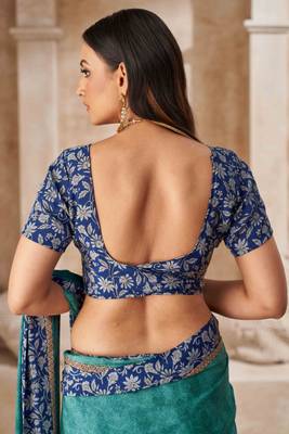 Sea green printed crepe silk saree with unstitched blouse piece 5