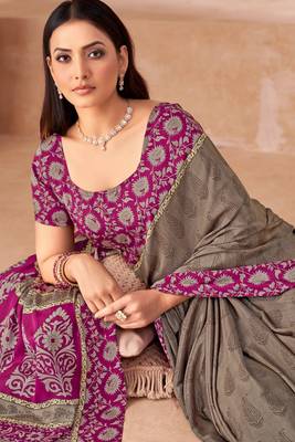 Greyish beige printed crepe silk saree with unstitched blouse piece 2