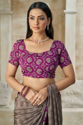 Greyish beige printed crepe silk saree with unstitched blouse piece 4