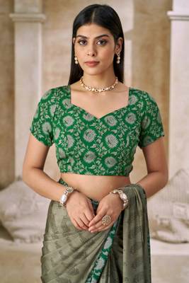 Green printed crepe silk saree with unstitched blouse piece 4
