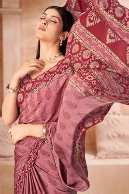 Onion pink printed crepe silk saree with unstitched blouse piece 2