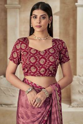 Onion pink printed crepe silk saree with unstitched blouse piece 4
