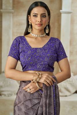 Grey purple printed crepe silk saree with unstitched blouse piece 4