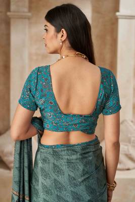 Green printed crepe silk saree with unstitched blouse piece 5