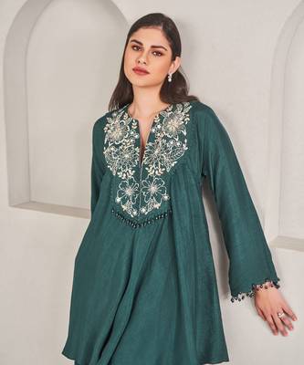Emerald  green silk plain kurta with pant 4