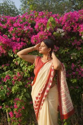 Cream and red hand block leaf printed mul cotton saree with blouse 1