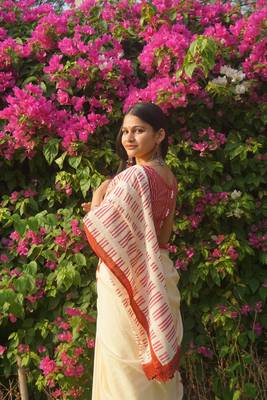 Cream and red hand block leaf printed mul cotton saree with blouse 2
