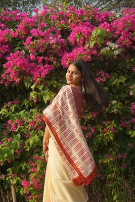 Cream and red hand block leaf printed mul cotton saree with blouse 3