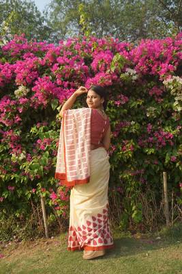 Cream and red hand block leaf printed mul cotton saree with blouse 4