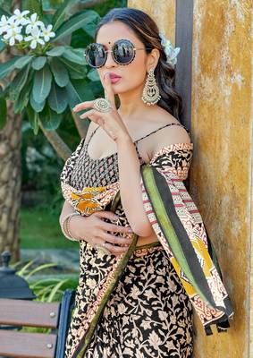 Black mulmul cotton printed zari border saree with unstitched blouse piece 3