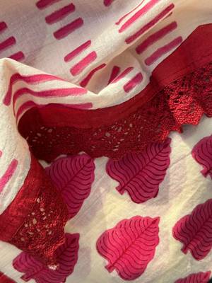 Cream and red hand block leaf printed mul cotton saree with blouse 6