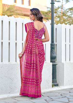Pink mulmul cotton printed zari border saree with unstitched printed blouse piece 2