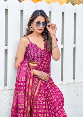 Pink mulmul cotton printed zari border saree with unstitched printed blouse piece 3
