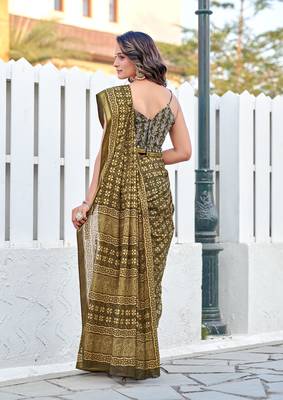 Green mulmul cotton printed zari border saree with unstitched printed blouse piece 2