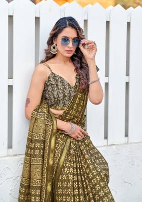 Green mulmul cotton printed zari border saree with unstitched printed blouse piece 3