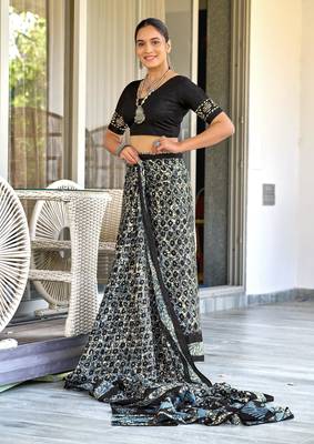 Black soft cotton hand block batik print saree with matching blouse piece-ready to wear 3