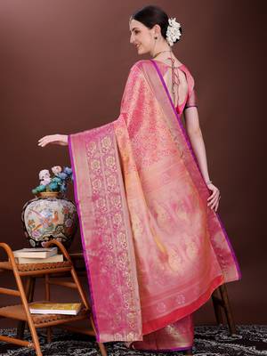 Pink zari woven silk blend saree 5