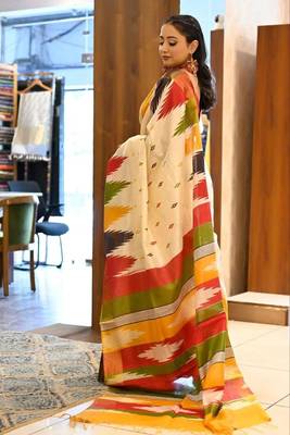 White cotton bagru printed saree with printed blouse 4