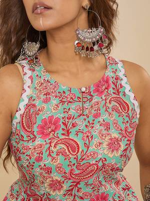 woman green pink printed flared kurta set 5