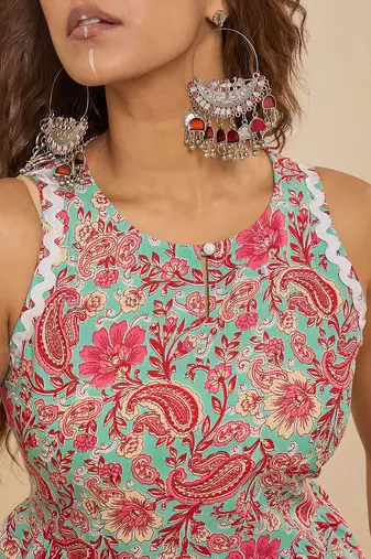 woman green pink printed flared kurta set