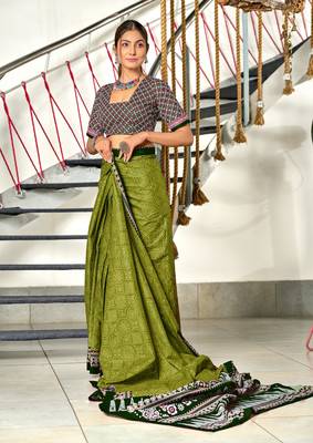 Green cotton pre stitched saree with block print blouse 3