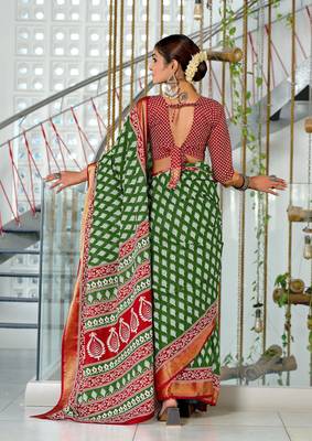 ready made green cotton block printed saree with contrast blouse piece 2