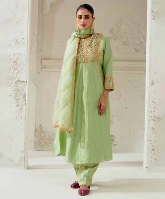 Green silk blend hand embroidered kurta Set 1