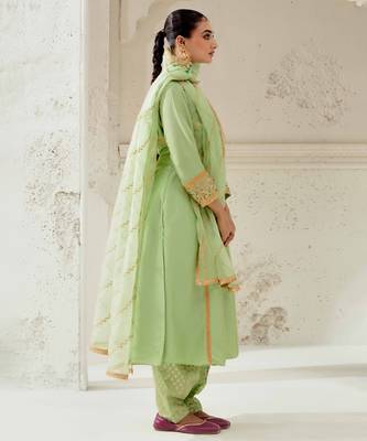 Green silk blend hand embroidered kurta Set 2