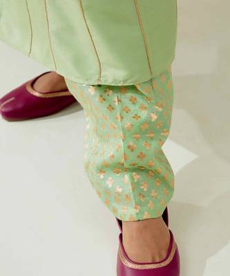 Green silk blend hand embroidered kurta Set 4