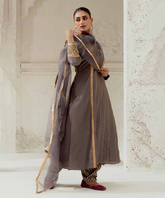 Grey silk blend hand embroidered kurta Set 4