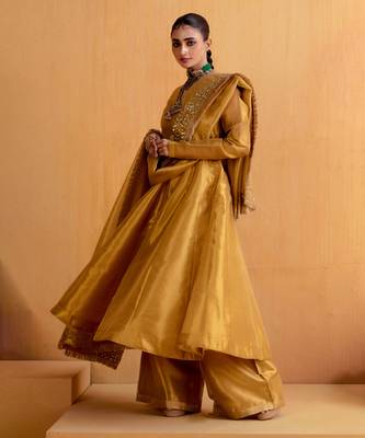 Gold silk plain anarkali Set with zardosi work 5