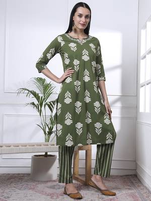 green pure cotton floral,thread work kurta dupatta pant set 5
