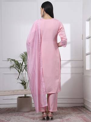slik blend pink straight kurta dupatta pant set  3