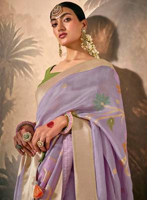 silk blend floral pattern zari work lavender saree 3