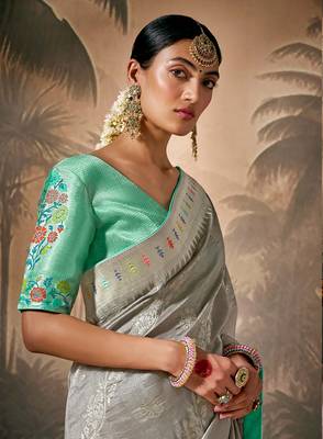 silk blend floral pattern zari work grey saree 2