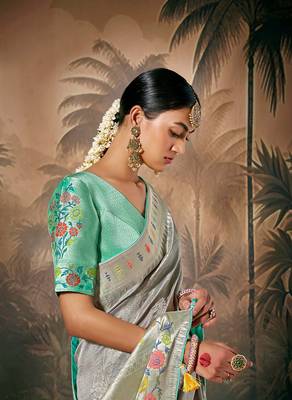silk blend floral pattern zari work grey saree 3
